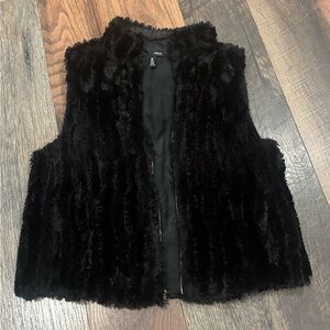 Aqua Bloomingdales  Black
Faux Fur Vest size small. Zip up with pockets